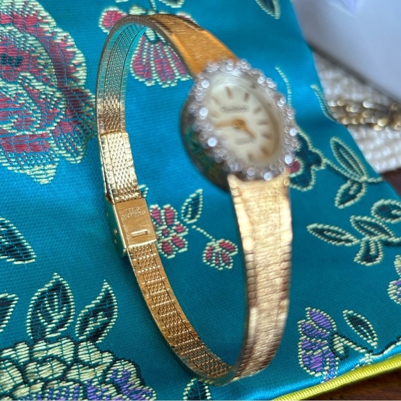 Vintage Armitron Gold Tone Oval Diamond Bezel Quartz Watch 